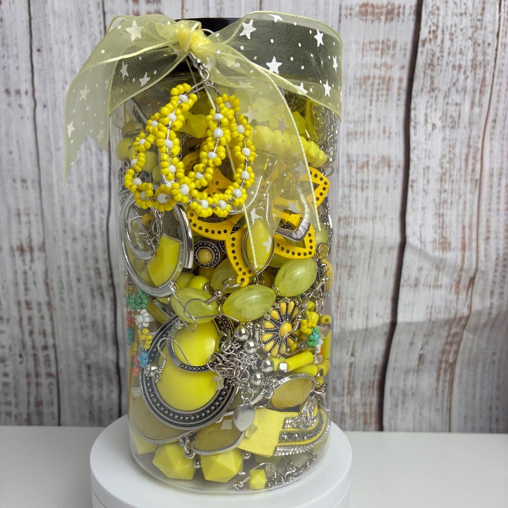 Mystery Treasure  32 oz Jar - Lot 0280